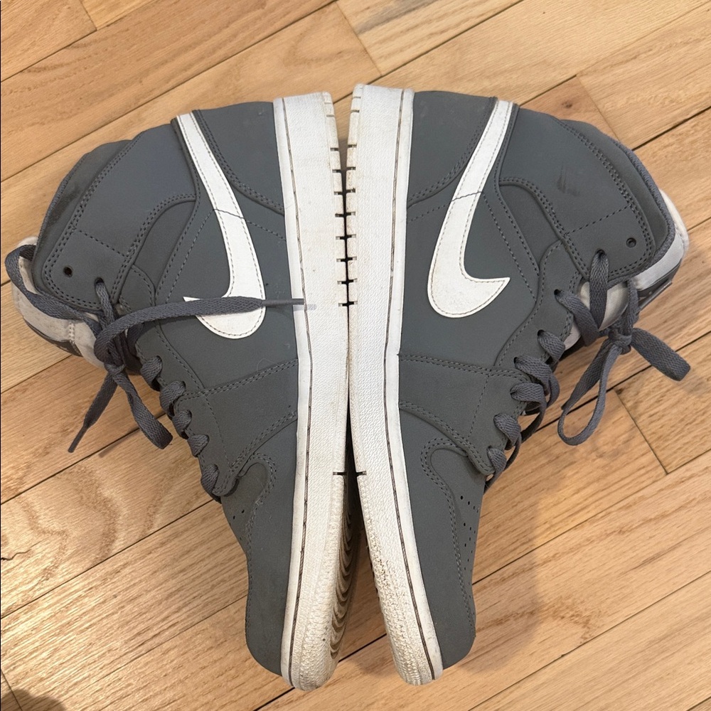 Jordan Men's Air Jordan 1 Mid "Cool Grey" sneakers Size 12 - Picture 2 of 11